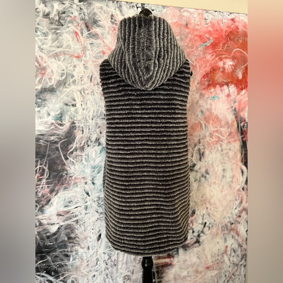 NEIMAN MARCUS COLLECTION Vest - Picture 6 of 11